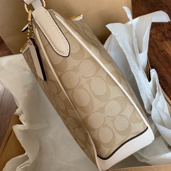 Coach - Picture 4 of 8